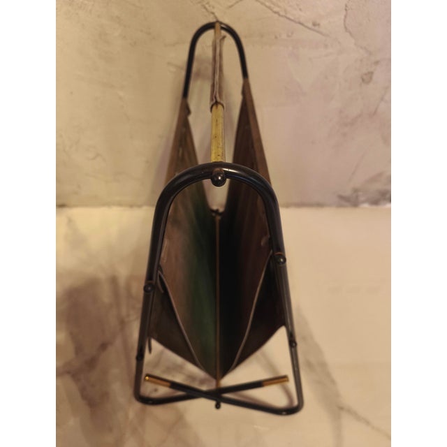 Very nice 3-tier magazine rack in brass and suede. The frame is made of blackened brass. There are slight signs of wear on...