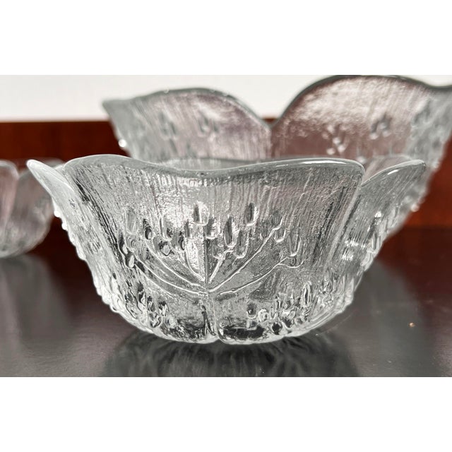 Mid-Century Modern Vintage Scandinavian Glass Serving Bowl & 3 Small Bowls by Pertti Kallioinen for Muurla, Finland - Set of 4 For Sale - Image 3 of 8