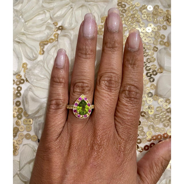 Green 3.16 Carat Peridot Sapphire Yellow Gold Engagement Ring Size 7 For Sale - Image 8 of 9