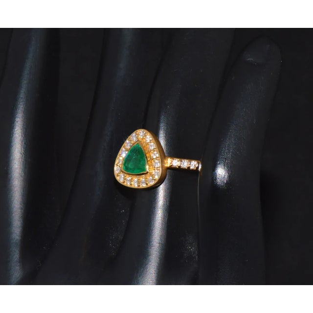 Certified natural 18K solid gold 1.25CTS diamond and emerald ring. This ring is meticulously made with top quality...