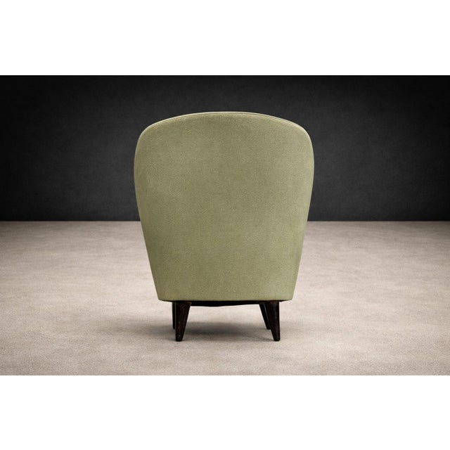“Concha” Armchair in Ultrasuede, Attributed to Joaquim Tenreiro, Brazil, 1950s For Sale - Image 9 of 9