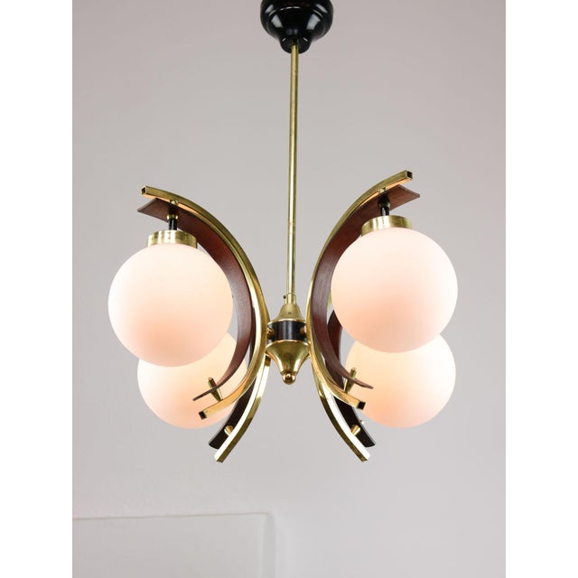 Takes 4x regular size size e14 light bulb (not included). for us/canadian customers, an adapter for the lightbulb (e14 to...