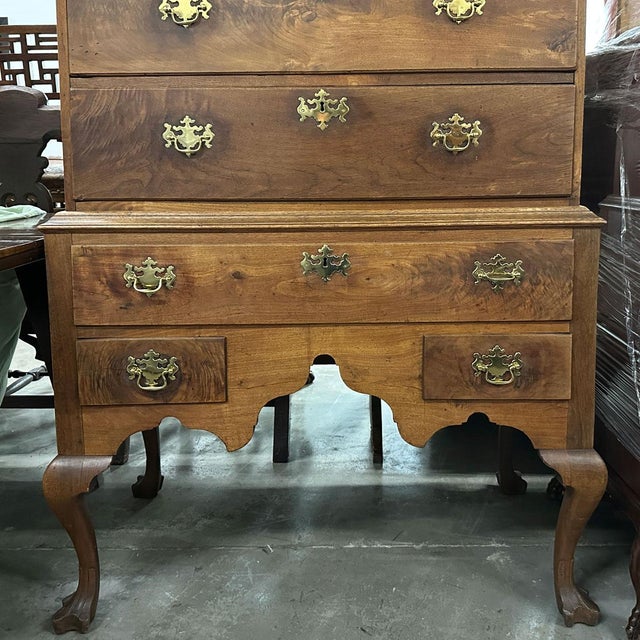 Queen Anne 18th Century American Queen Anne Walnut Chest-on-Stand Highboy For Sale - Image 3 of 11