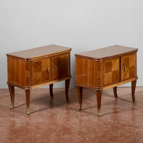 This pair of vintage nightstands represents an interesting example of italian modernism, characterized by a rational and...