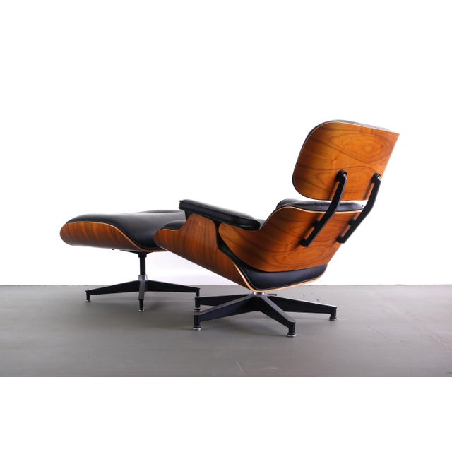 Mid-Century Modern Herman Miller 670 Walnut Lounge and Ottoman by Charles and Ray Eames in MCL Leather For Sale - Image 3 of 12