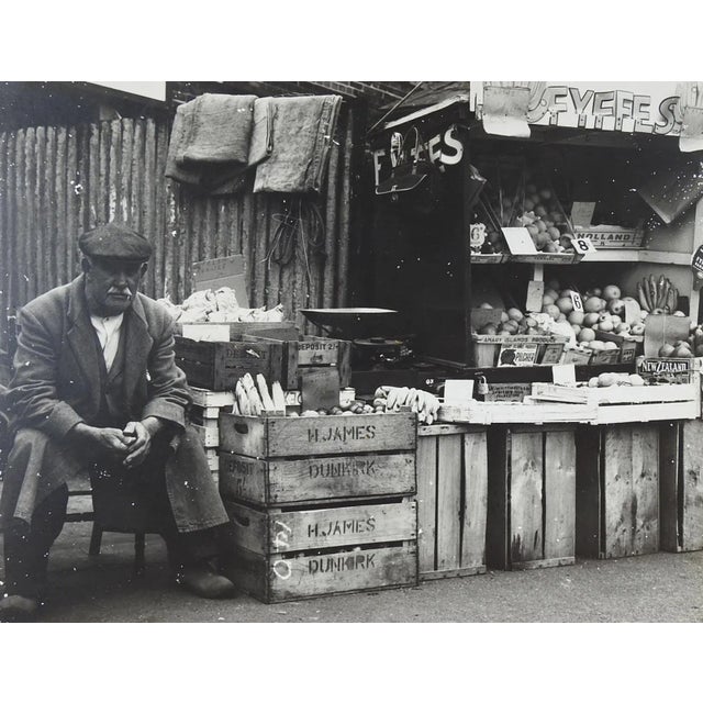 English 1950s Fyffes Uk Street Vendor Photograph For Sale - Image 3 of 3