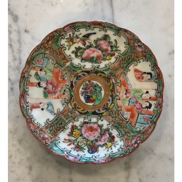 Ceramic Antique Chinoiserie Style Chinese Rose Medallion Scalloped Saucer For Sale - Image 7 of 9