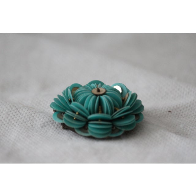 1940s Round Blue Floral Brooch, France, 1940s For Sale - Image 5 of 9