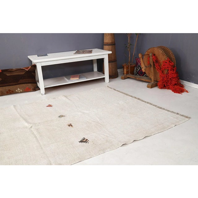 Mid 20th Century Vintage Hemp Turkish Kilim Rug For Sale In Los Angeles - Image 6 of 7