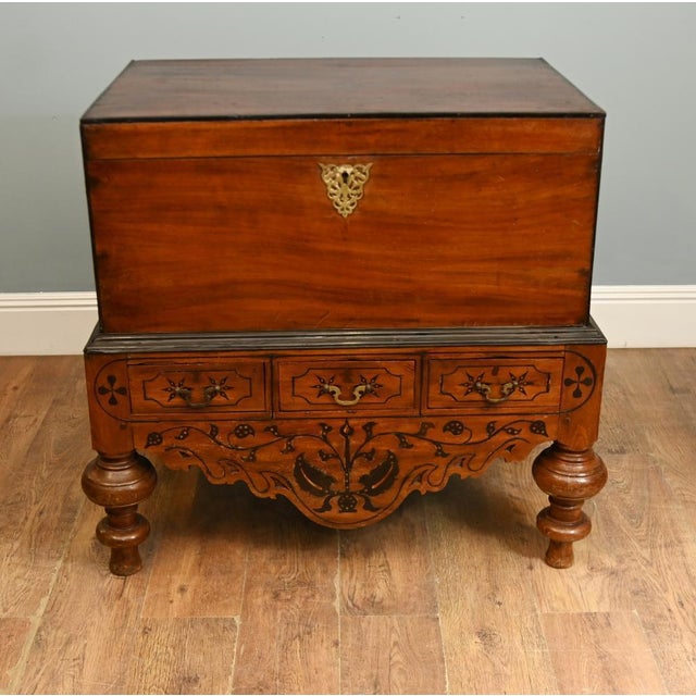 Antique Portuguese Linen Trunk, 1800 For Sale - Image 9 of 9