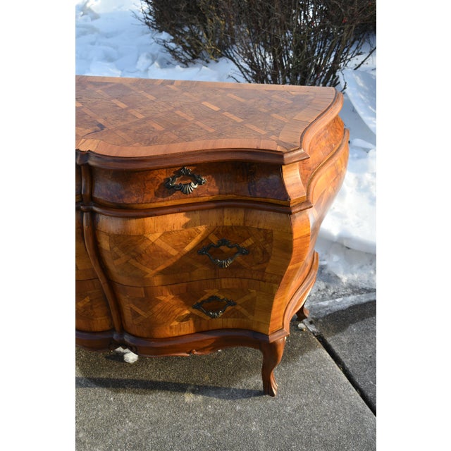 Brown Vintage Italian Parkay Inlaid Bombe' Four Drawer Commode For Sale - Image 8 of 13