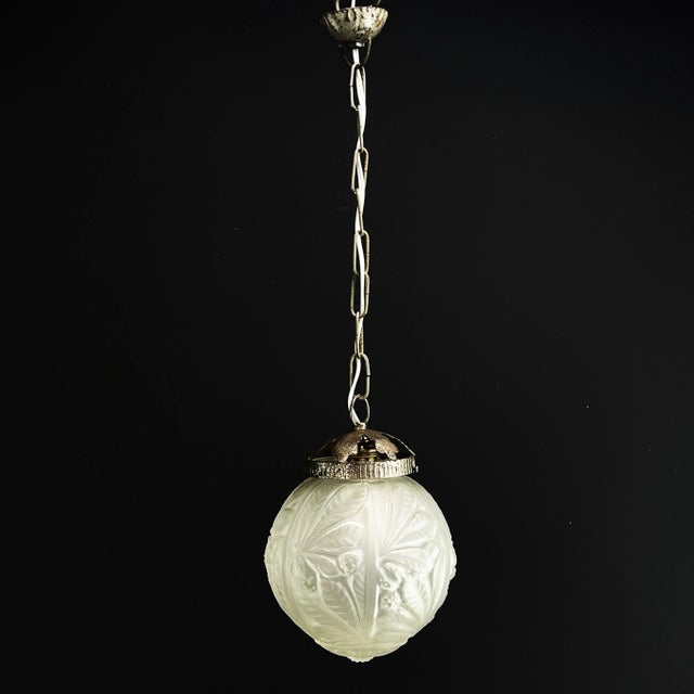 Art-Deco-Lüstre Ball lamp luminaire - 1930er Jahre This Art Deco globe lamp from the 1930s is an outstanding example of...