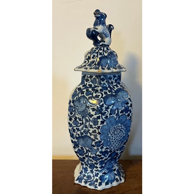 Ceramic Antique 18th Century Blue & White Delft Vase With Figural Lion Lid in the Chinoiserie Style by the De Porceleyne Bijl Factory Circa 1775 For Sale - Image 7 of 15