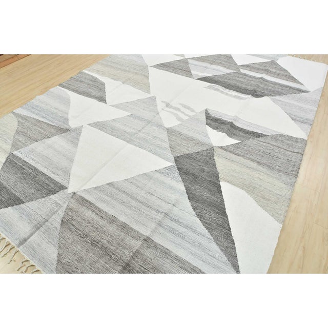 Contemporary Abstract Kilim Rug 8’9” X 12’3” White Gray Wool Handwoven Carpet For Sale - Image 3 of 14
