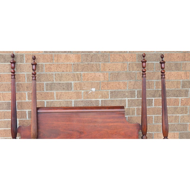 1950s Vintage Solid Mahogany Twin Poster Bed With Headboard & Footboard – Colonial Style For Sale - Image 5 of 12