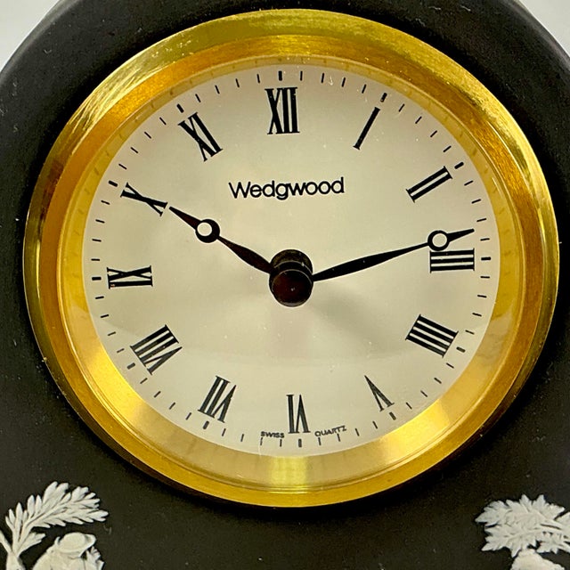 1989 Vintage English Neoclassical Chippendale Wedgwood Black Jasperware Desk Clock, Lord Wedgwood Signed For Sale - Image 14 of 16