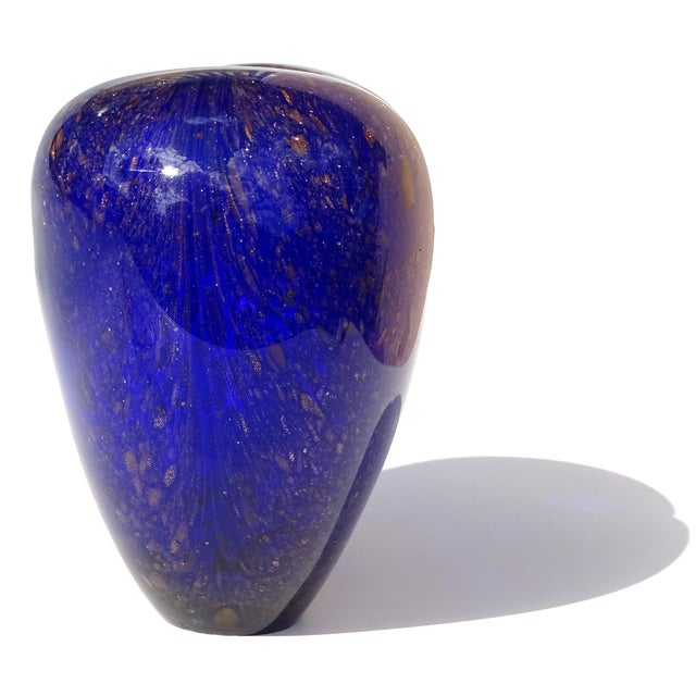 Late 20th Century Studio Heart Shape Flower Vase Art Glass Sapphire Blue With Glittery Copper Aventurine Flecks For Sale - Image 5 of 7