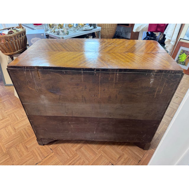 French Provincial Serpentine Walnut Commode, C. 1880–1910 — Herringbone Veneer & Ebony Stringing For Sale - Image 11 of 12