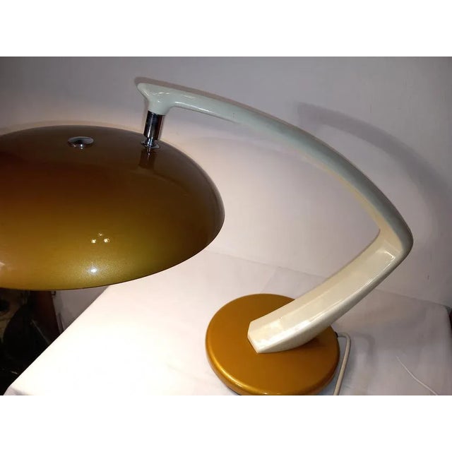 The lamp is equipped with 2 E27 versions, lampshade has a diameter of 30 cm and lamp foot too. The diffuser is missing...