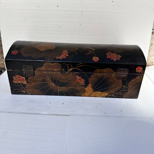 Japanese Taisho Era Urushi-E Trunk, 1920 For Sale - Image 4 of 18