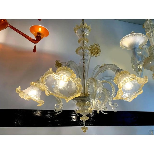 Venetian Murano-Style Glass Chandelier in Transparent and Gold with Flowers and Leaves by Simoeng For Sale - Image 4 of 14