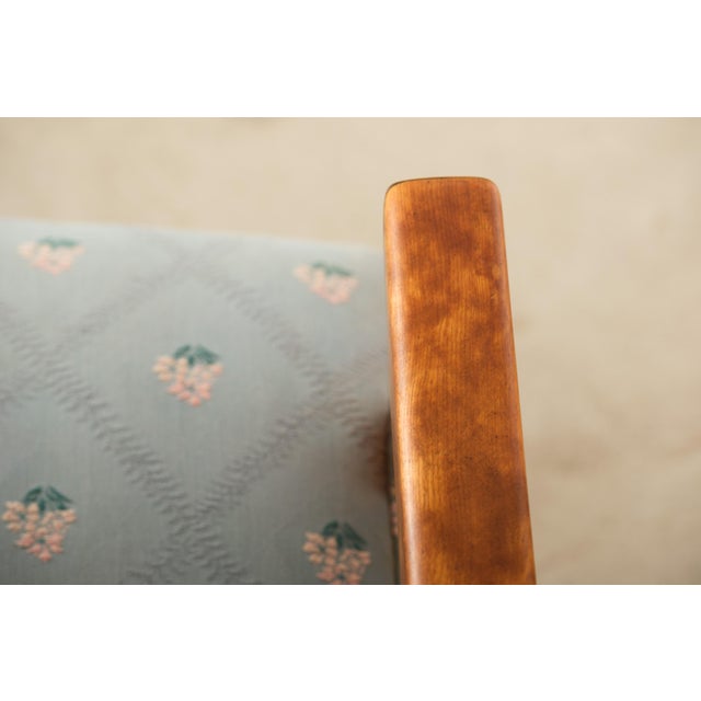 Leslie Diamond didn't believe a chair needed a hard edge anywhere, and this one proves it , a continuous wave of wood...