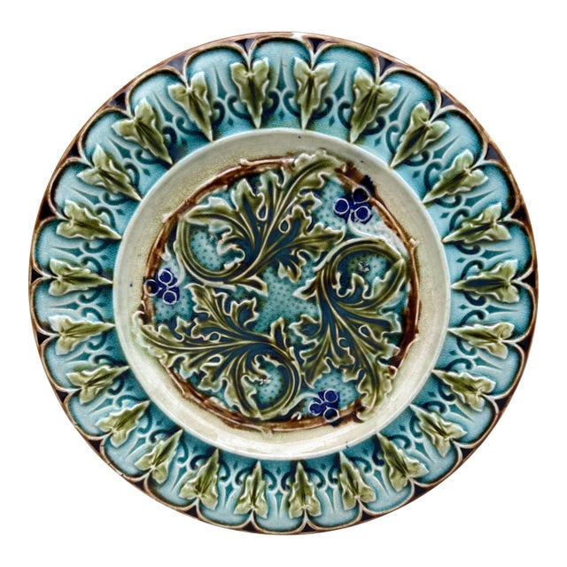 French Green Majolica Acanthus Leaves Plate, Circa 1880 For Sale