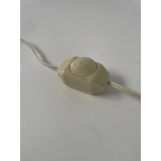 Mid 20th Century Vintage Murano Glass Egg Lamp With a Vertical Swirl Pattern For Sale - Image 5 of 7