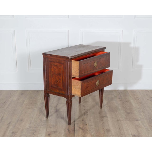 Small Italian Walnut Chest of Drawers with Two Drawers, Late 18th–Early 19th Cen For Sale In Atlanta - Image 6 of 8