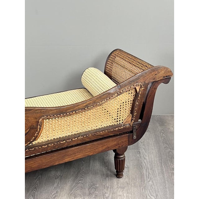 Brown 19th Century Louis XVI Chaise Longue in Carved Wood and Caning For Sale - Image 8 of 13