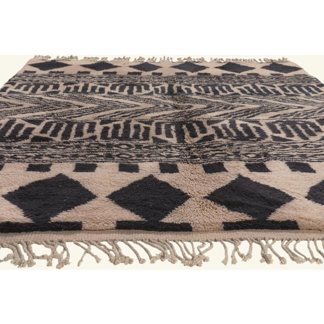 Tribal Contemporary Beni Mrirt Moroccan Rug, 07'03 X 08'08 For Sale - Image 3 of 10