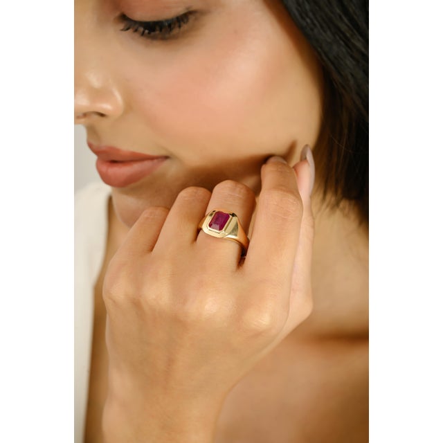 14k Gold Signet Ring With Bezel Set Ruby Gemstone Size 6.5 For Sale - Image 4 of 11