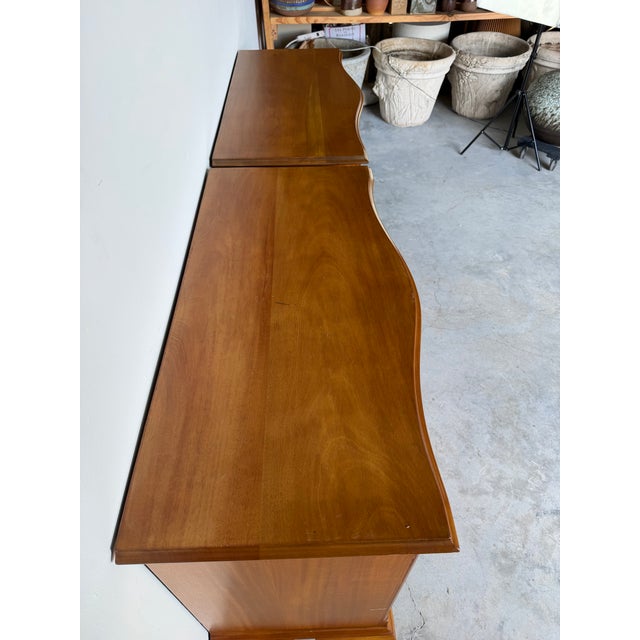 Pair of Vintage Hathaway’s Mahogany Serpentine Front Chest of Drawers With White Marble Top For Sale In Miami - Image 6 of 12