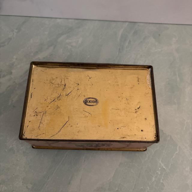 1940s 1940s Louis Sherry New York Violets and Ivy Chocolate Tin Box For Sale - Image 5 of 5