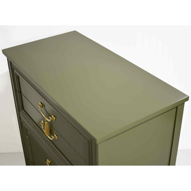 Wood Mid Century Transitional 5-Drawer Chest With Brass Hardware by Thomasville - Newly Painted For Sale - Image 7 of 13