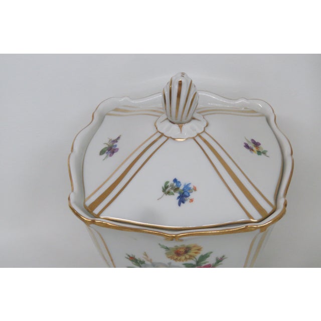 Mid 20th Century PMR Jaeger and Co Bavarian Germany Jar With Flower Design and Gold Accents 4542b For Sale - Image 5 of 18
