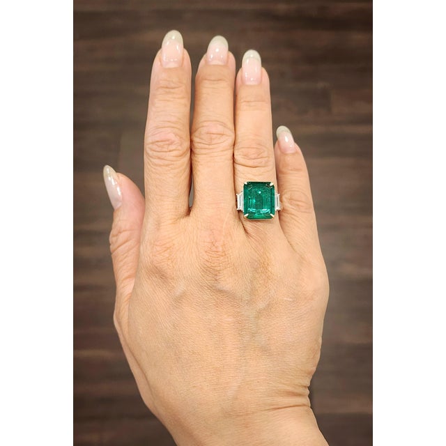 Elevate your jewelry collection with this stunning cocktail ring, expertly crafted in luxurious platinum. The centerpiece...
