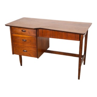 1970s Mid-Century Mainline Hooker Walnut Desk For Sale