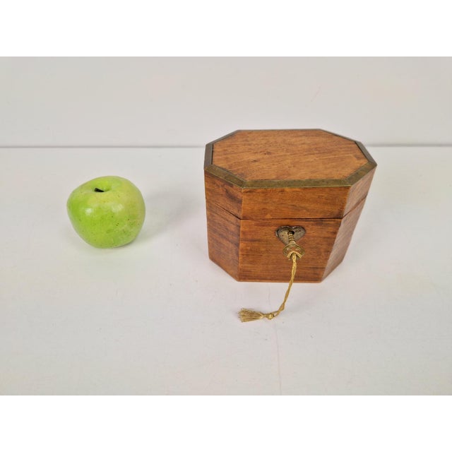 1960s Antique Octagonal Wood and Brass Tea Caddy Box, 1960s For Sale - Image 5 of 9