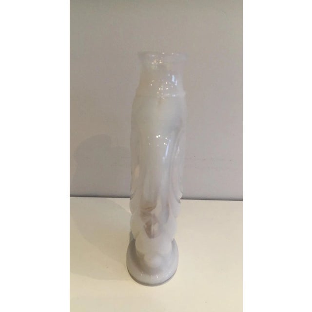 This vase showing an owl is made of white opaline glass. This is French work. Circa 1970