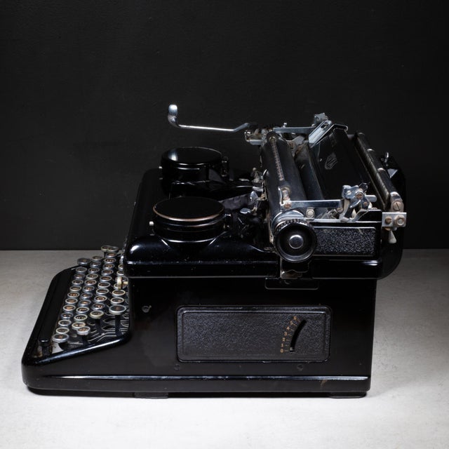 Art Deco Royal KHM Standard Typewriter c.1935 For Sale - Image 4 of 7