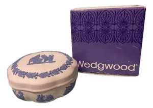 Vintage Wedgwood Jasperware Reversed Blue and White Scalloped Box 2498 With Original Box