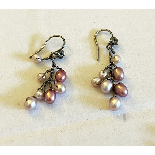 Lovely and playful "pretty in pink" Laura Gibson necklace and pierced earrings. This lovely and elegant cluster beaded...