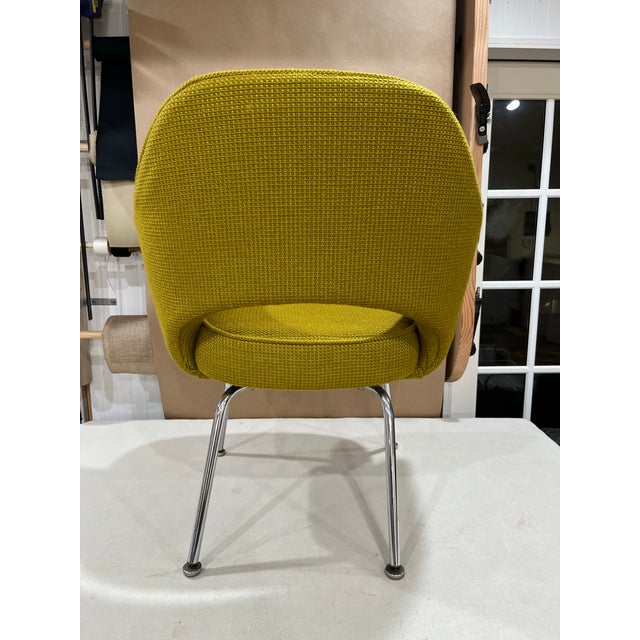 Eero Saarinen 1960s Executive Armchair Model 71 Attributed to Eero Saarinen for Knoll in Textile For Sale - Image 4 of 7