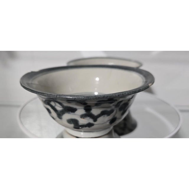 Antique Vietnamese blue-and-white ceramic bowl (19th century), diameter 14.5 cm For Sale - Image 10 of 11