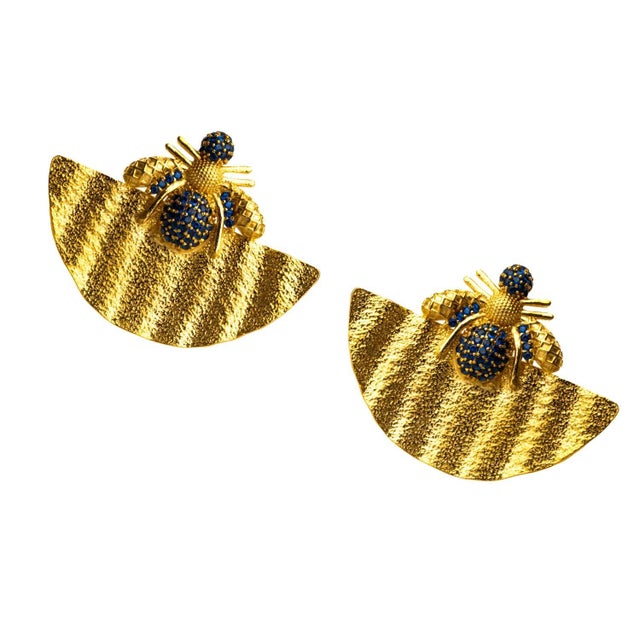 Contemporary Abundance Honey Bee Sapphire & Gold Chunky Earrings, A Pair For Sale - Image 3 of 6