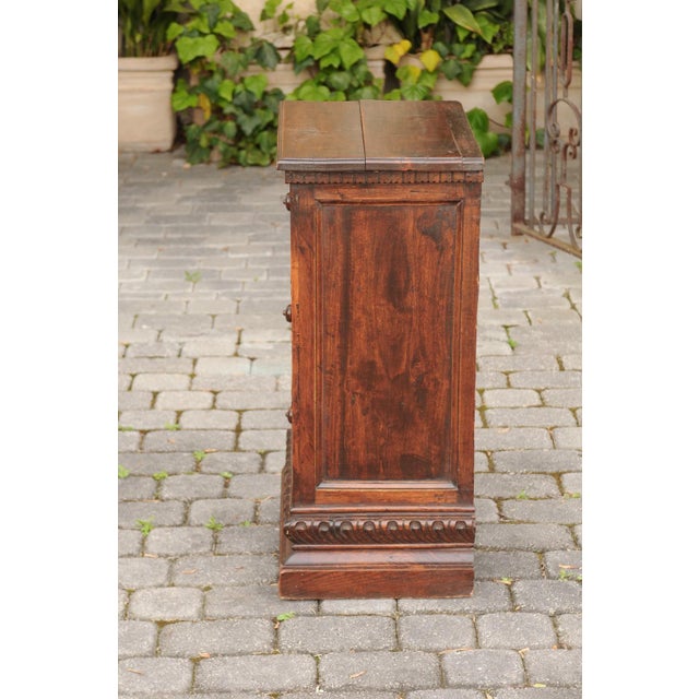 Italian Petite Italian Walnut 1840s Commode with Three Drawers and Guilloche Motifs For Sale - Image 3 of 12
