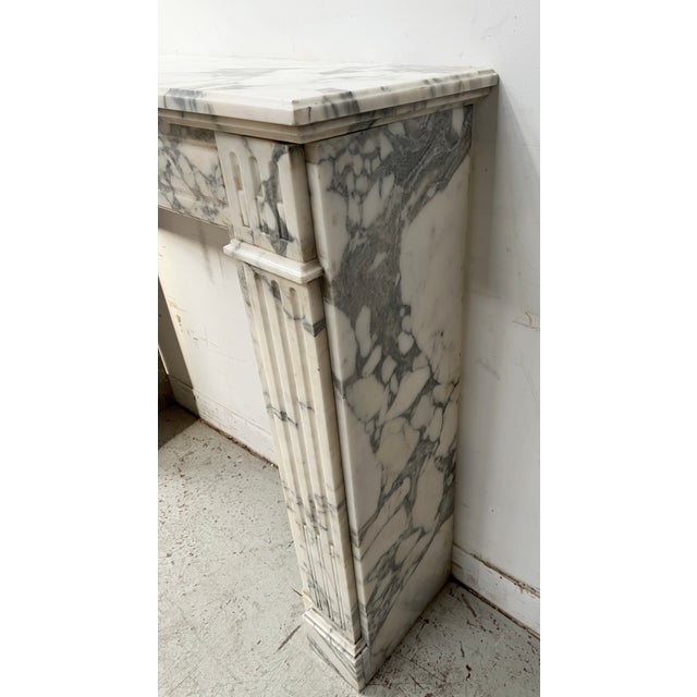 Louis XVI Style Fireplace in White Carrara Veined Marble, 19th Century For Sale - Image 5 of 16