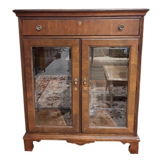 Late 20th Century Hekman Furniture Mahogany Glass Door Curio Display Cabinet With Drawer For Sale