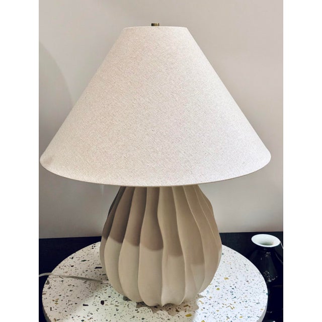 Contemporary Organic Modern Matte White Wavy Porcelain Javary Table Lamp For Sale - Image 3 of 6